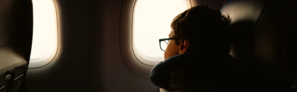 Дитина в літаку